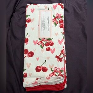 ✨NWT✨ Cupcakes & cashmere: Set of 3 Kitchen Towels